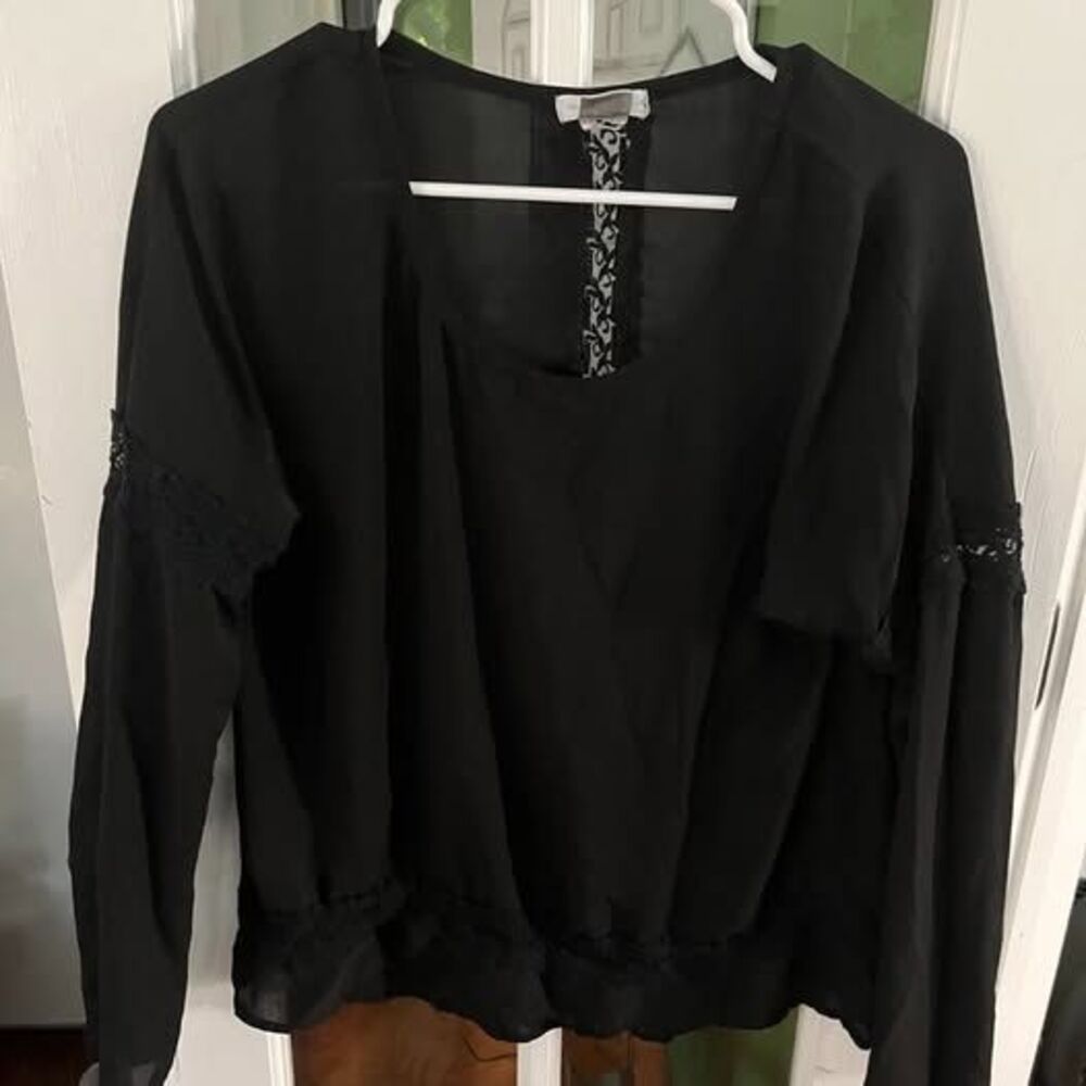Me on a Hanger Black Lace Trim Long Sleeve Blouse Size M